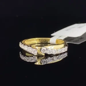 pretty-lab-grown-diamond-ring-in-18k-yellow-gold