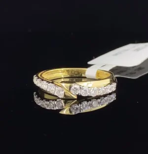 Pretty Lab-Grown Diamond Ring in 18K Yellow Gold
