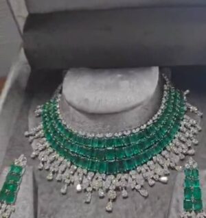 Natural Zambian Emerald & Diamond Ring (VS1, H Color)